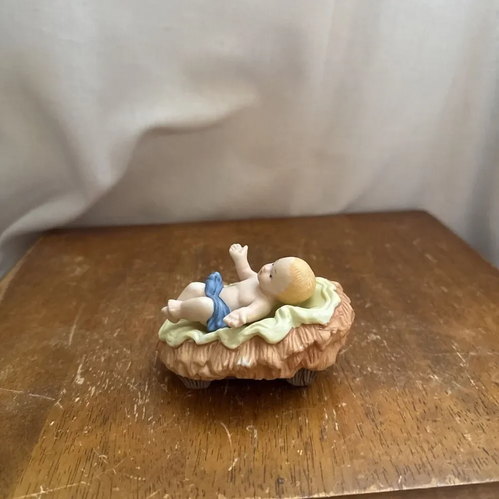 Baby Jesus In‎ Manger #75177 Kirkland Signature Nativity Replacement Piece 2 pc